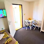 Pensión Vanilla 3*